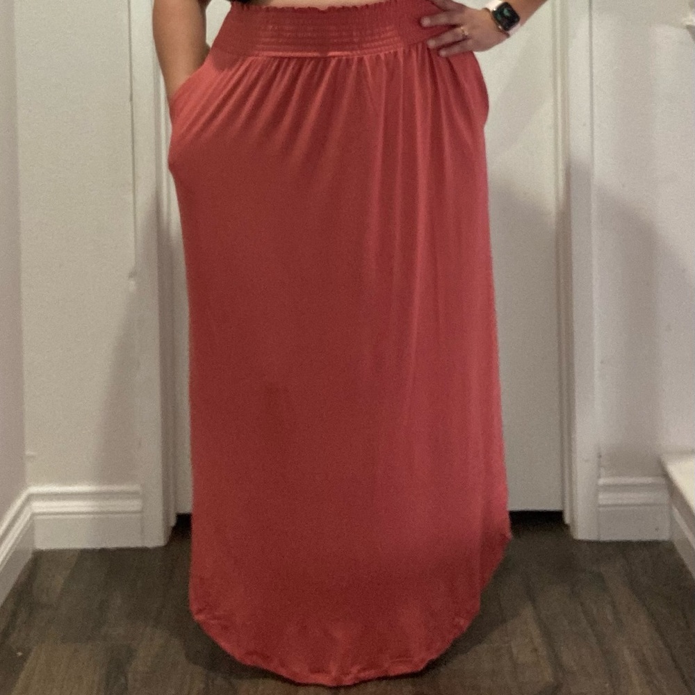 Ninexis Maxi Skirt with Pockets in Cranberry - Picture 2 of 4